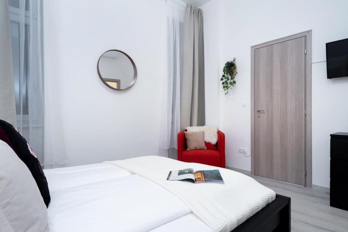 New Home At Exlusive Central Location Будапеща Екстериор снимка